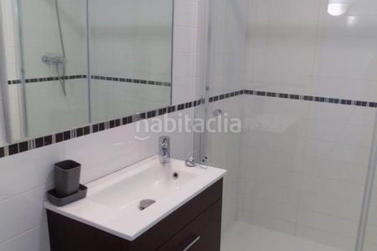 Estudio en carrer folch de cardona 4 estudio con vistas al mar, amplia terraza, piscina comunitaria y garaje privado cerrado en l'escala en Escala (L´)