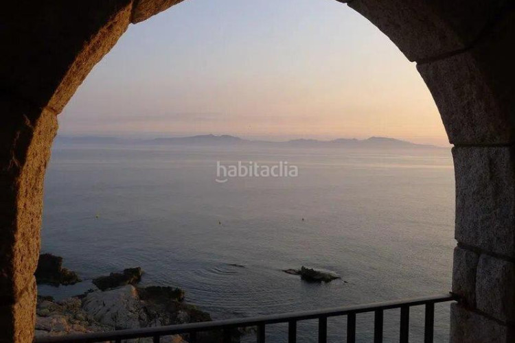 Piso dúplex exclusivo con espectaculares vistas al mar y solárium privado en Escala (L´)