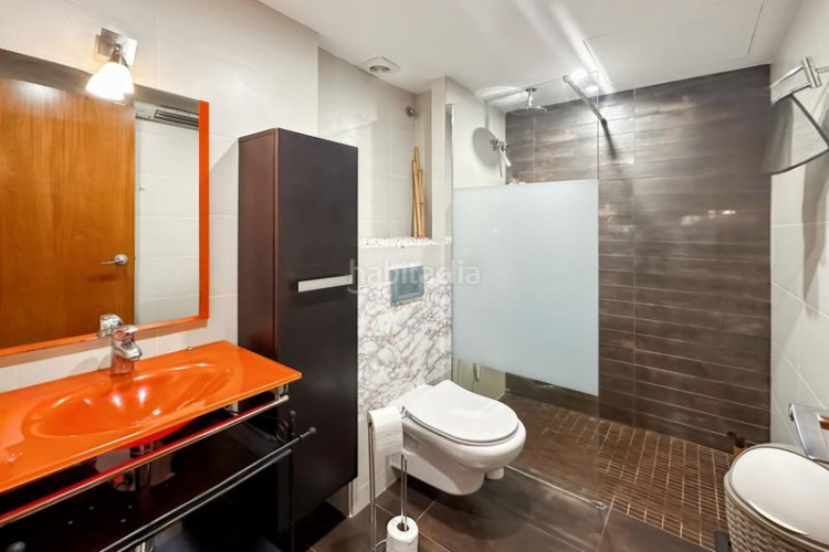 Piso encantador piso amueblado con licencia turística, plaza de parking privada y piscina en lescala.el piso dispone de dos habitacione en Escala (L´)