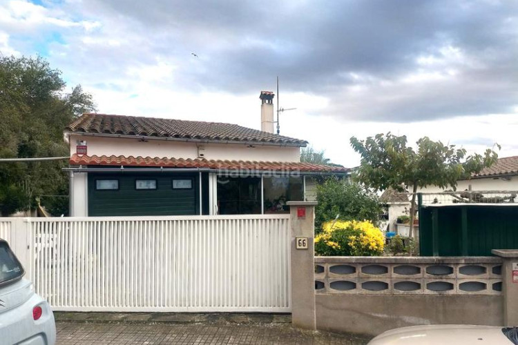Chalet encantadora casa unifamiliar a 750m de la playa de Riells – calle espigol, l’escala en Escala (L´)