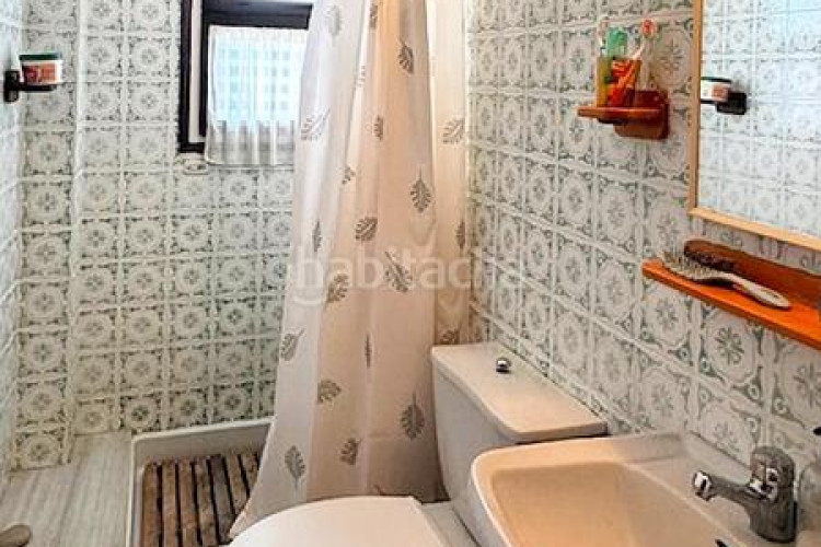 Apartamento  de 82m2, a 300m de la mar, con 20m2 de terraza en Escala (L´)