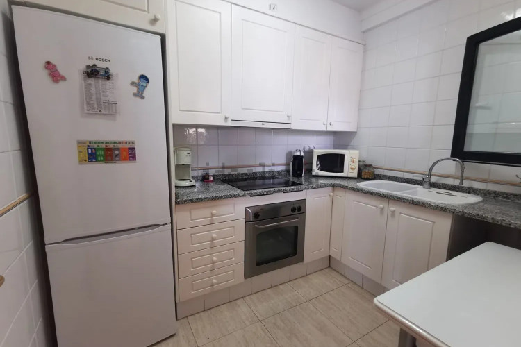 CASA UNIFAMILIAR CON PISCINA PRIVADA, GARAGE, MUY SOLEADA EN L'ESCALA