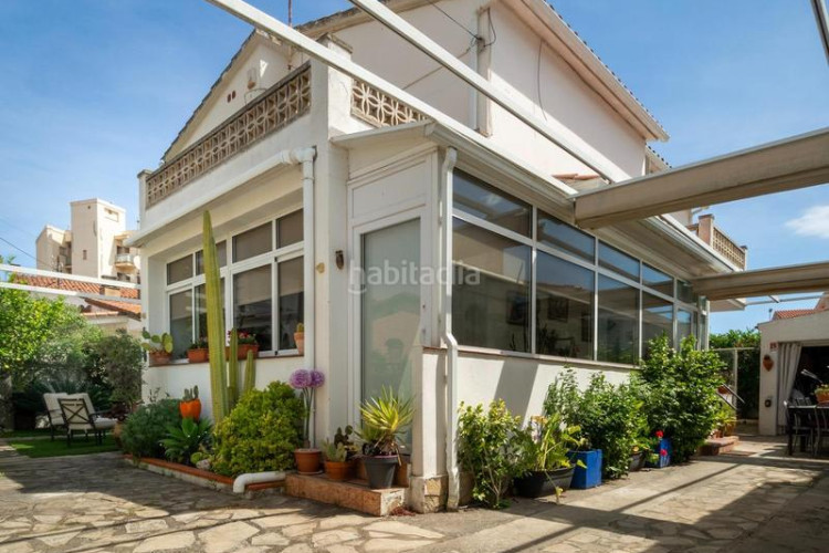 Casa  individual en excelente estado a 120m de la playa de Riells en Escala (L´)