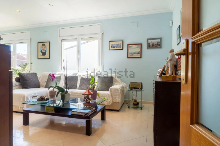Chalet pareado en calle Tossa