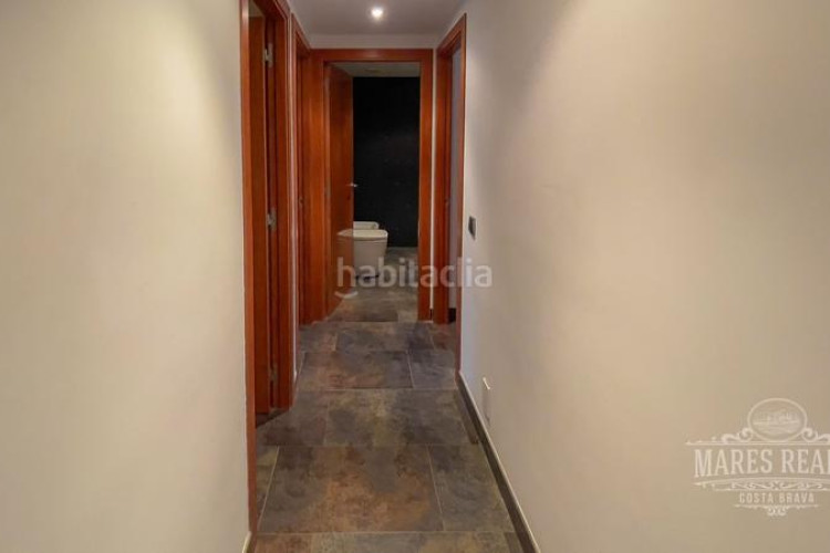 Casa gran casa de dos plantas con muebles cerca del mar en l3839escala. en Escala (L´)