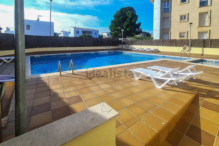 PISO EN PLANTA BAJA A 1 MINUTO DE LA PLAYA DE RIELLS Y DEL PUERTO ¡CON LICENCIA DE ALQUILER TURÍS
