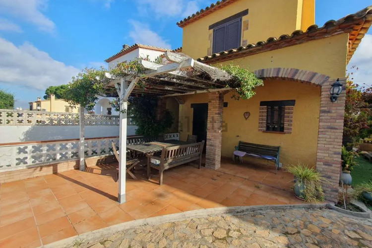 Chalet pareado en Barrio Riells