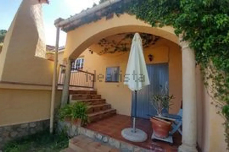 CASA UNIFAMILIAR ESTIL PROVENÇAL A L'ALT EMPORDÀ
