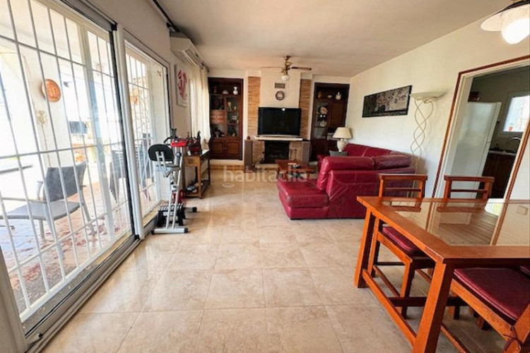Casa villa de 180m²,con 3 dormitorios, garaje y piscina privada en Escala (L´)