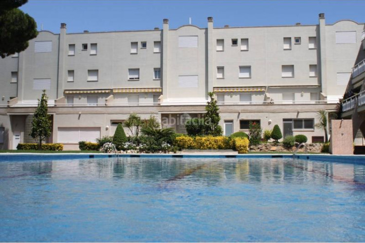 Piso en narcís monturiol 15 piso en venta en com. els pins en Escala (L´)