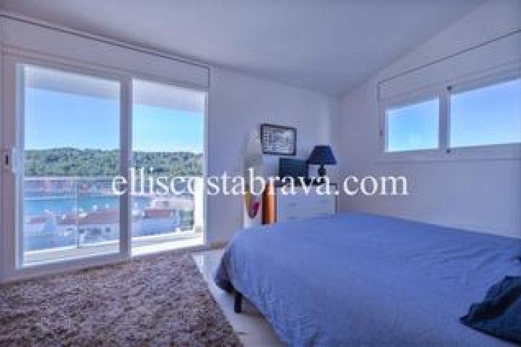 Casa fantástica propiedad con piscina privada y vistas al mar. en Escala (L´)