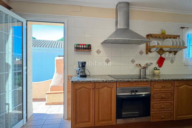 Casa en carrer muga 73 con piscina privada y vistas al mar panorámicas en Escala (L´)