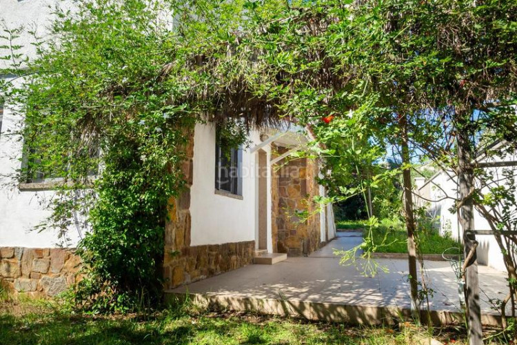 Casa  individual con jardín privado zona puig sec en Escala (L´)