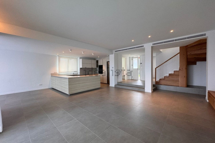 Chalet pareado en avenida Riells