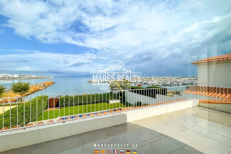 Casa lujosa casa reformada en primera línea de mar en la costa brava en Escala (L´)