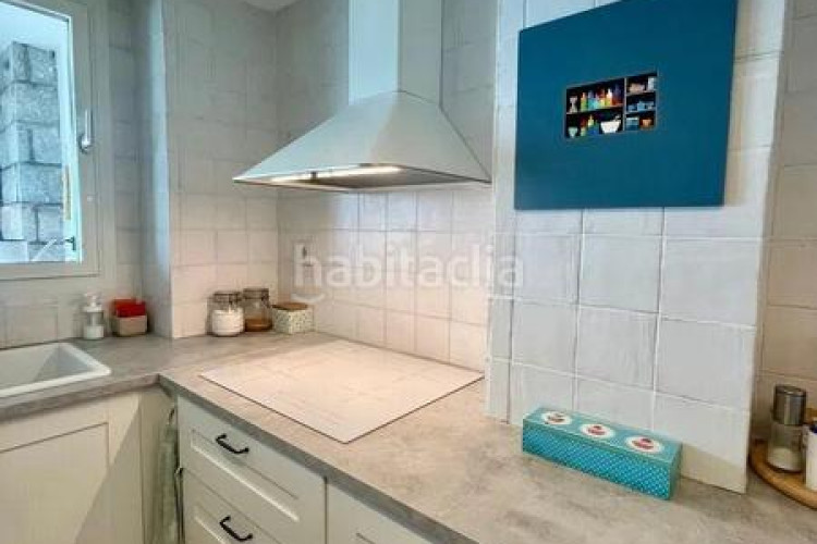 Piso dúplex exclusivo con espectaculares vistas al mar y solárium privado en Escala (L´)