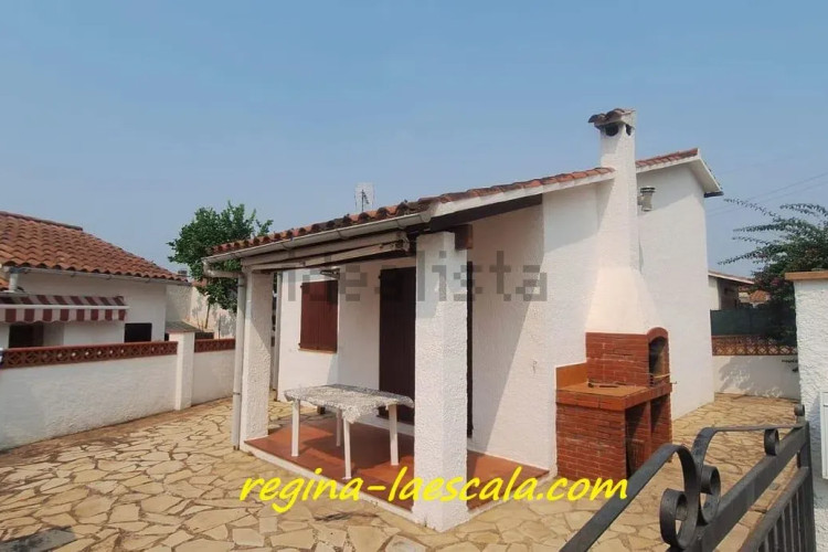 Casa independiente en calle Armallada