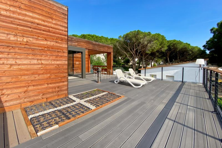 Casa moderna casa a sólo 3 minutos a pie de la playa de cala Montgó, en lescala, en la costa brava.en el límite del parque natural del en Escala (L´)