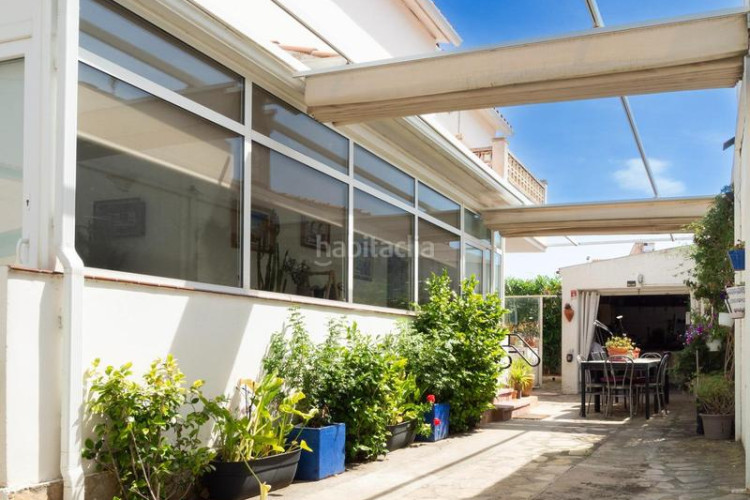 Casa  individual en excelente estado a 120m de la playa de Riells en Escala (L´)