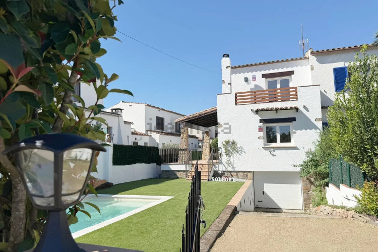 Chalet pareado en calle Era