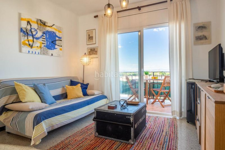 Apartamento piso en muy buen estado con vistas despejadas en Escala (L´)