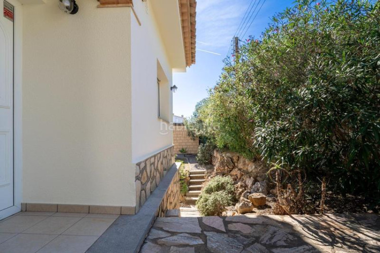 Casa  con vistas al mar en montgó con piscina, sauna y licencia turística en Escala (L´)