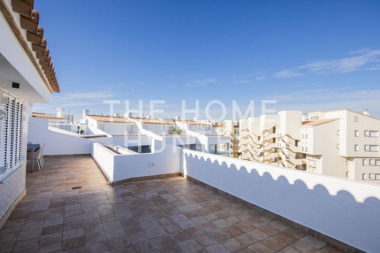 Ático  de 214 m2 con vistas y terraza en venta en escala, l en Escala (L´)