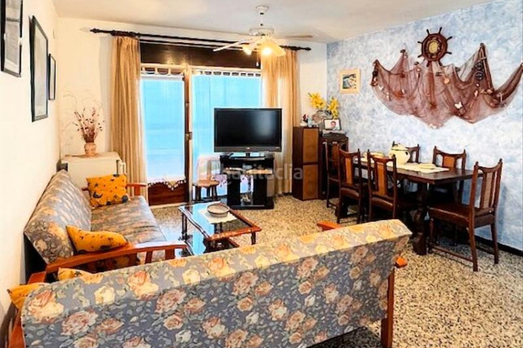 Apartamento  de 82m2, a 300m de la mar, con 20m2 de terraza en Escala (L´)