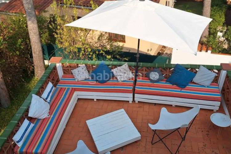 Casa pareada espaciosa casa con jardín y jacuzzi, zona cala montgó en Escala (L´)