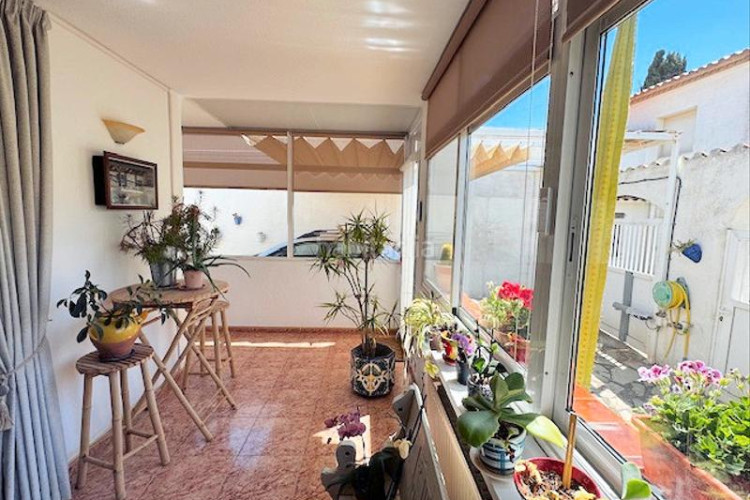 Casa  de 202m² con 5 dormitorios, 2 baños, 200m de la playa. en Escala (L´)