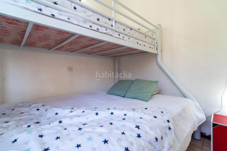 Piso  con 3 habitaciones situado zona montgó en Escala (L´)