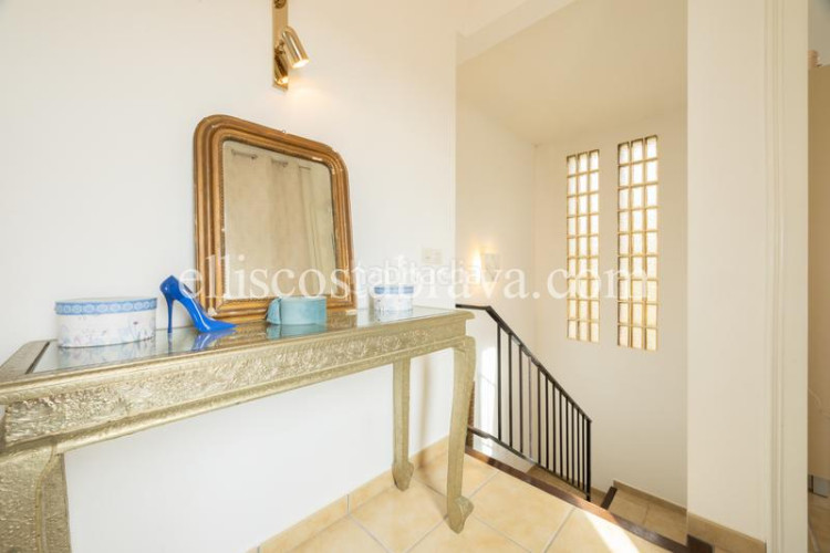 Casa  con vistas al mar y a la montaña - puig sec en Escala (L´)