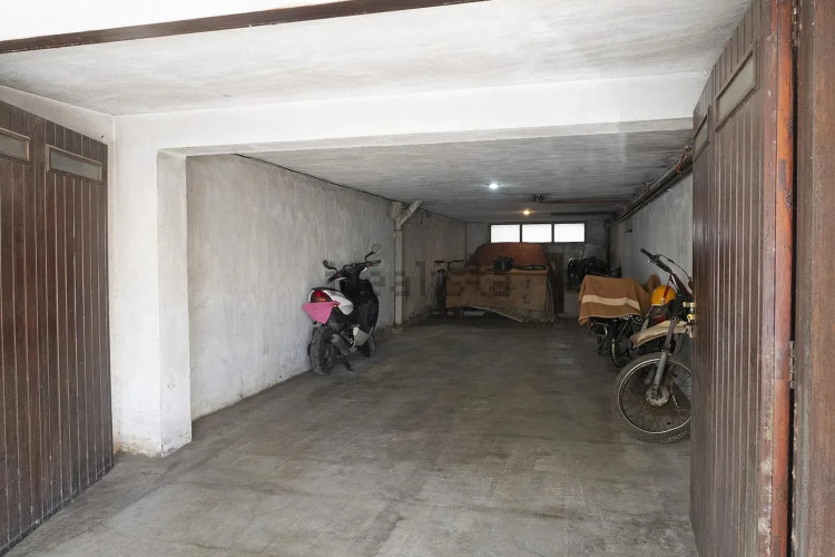 Chalet adosado en avenida de Girona