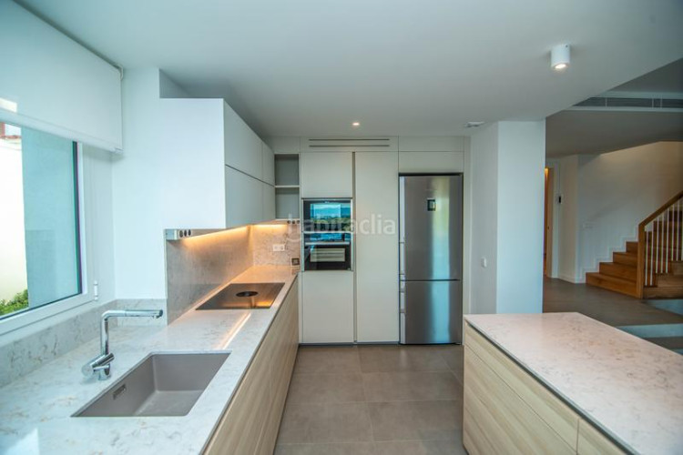 Casa en carrer ramon marquet 5 de lujo frente al mar en Escala (L´)