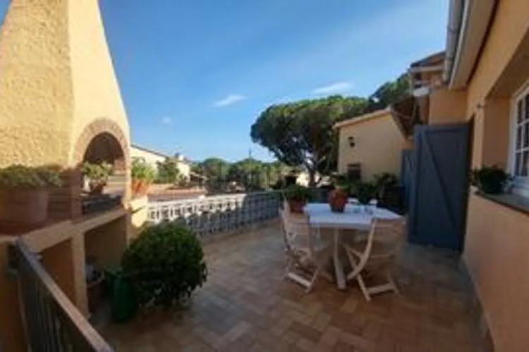 CASA UNIFAMILIAR ESTIL PROVENÇAL A L'ALT EMPORDÀ