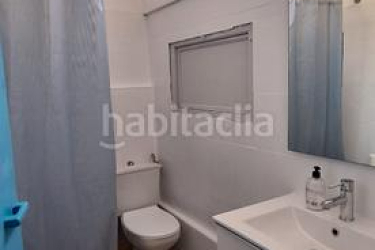 Casa pareada espaciosa casa con jardín y jacuzzi, zona cala montgó en Escala (L´)