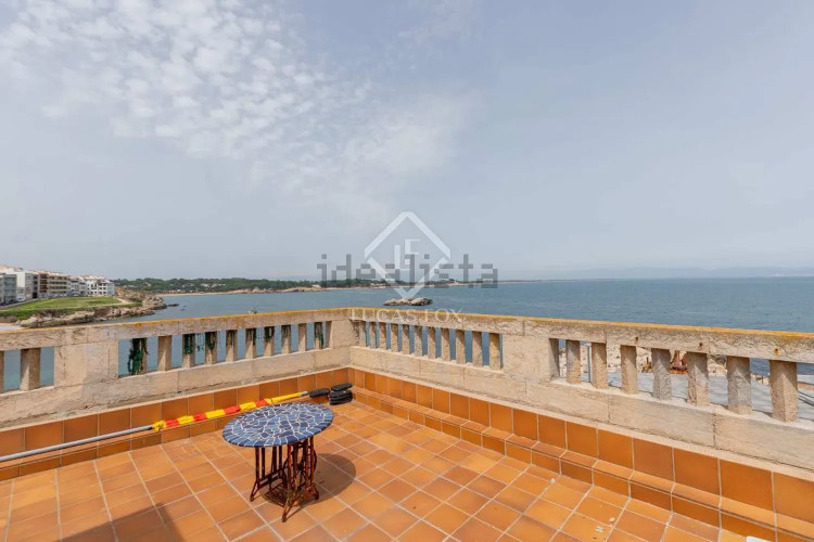 Chalet pareado en calle de la Torre