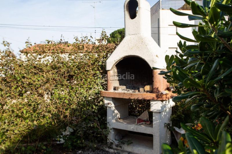 Estudio tu estudio junto al mar te está esperando! en Escala (L´)