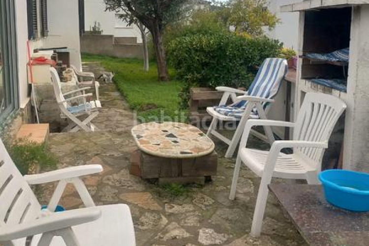 Chalet encantadora casa unifamiliar a 750m de la playa de Riells – calle espigol, l’escala en Escala (L´)