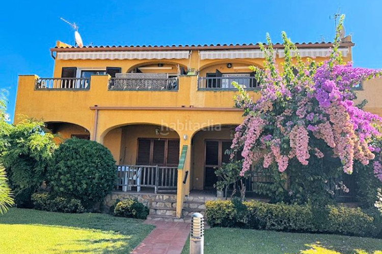 Apartamento  de 49m², terraza, parking, piscina en Escala (L´)