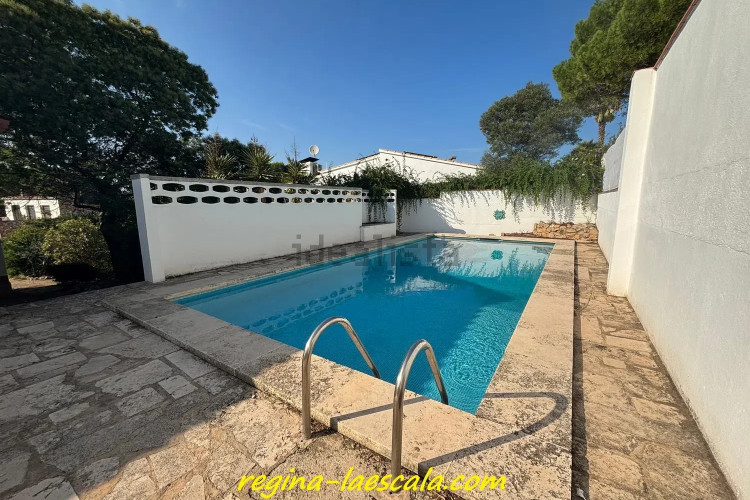 Chalet pareado en calle Pinedes