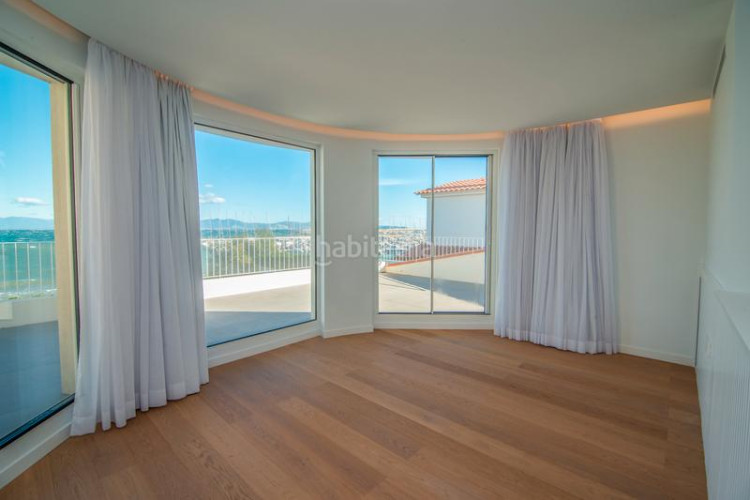 Casa en carrer ramon marquet 5 de lujo frente al mar en Escala (L´)