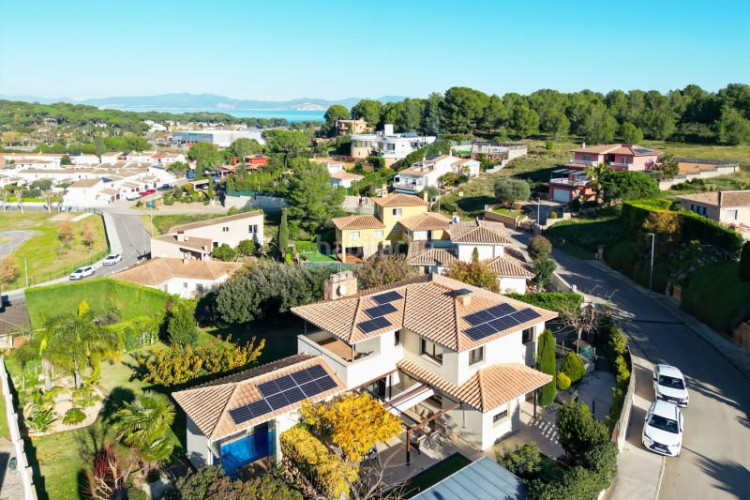 Casa villa de lujo en venta situada en una de las zonas más tranquilas de lescala, a un paso de las playas de empúries y del centro del en Escala (L´)