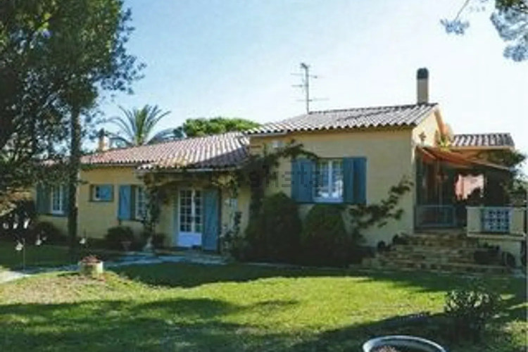 CASA UNIFAMILIAR ESTIL PROVENÇAL A L'ALT EMPORDÀ