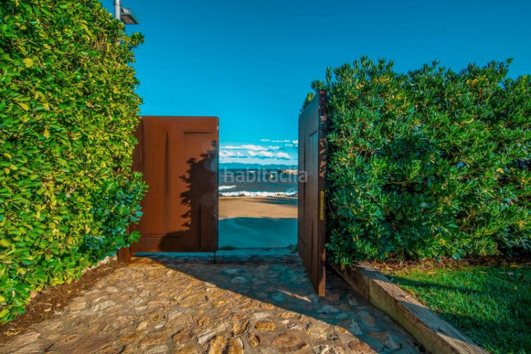 Casa en carrer ramon marquet 5 de lujo frente al mar en Escala (L´)