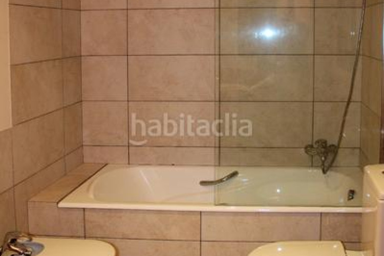 Casa adosada ?? casa contemporània amb piscina a 800 metres de la plat-ja en Escala (L´)
