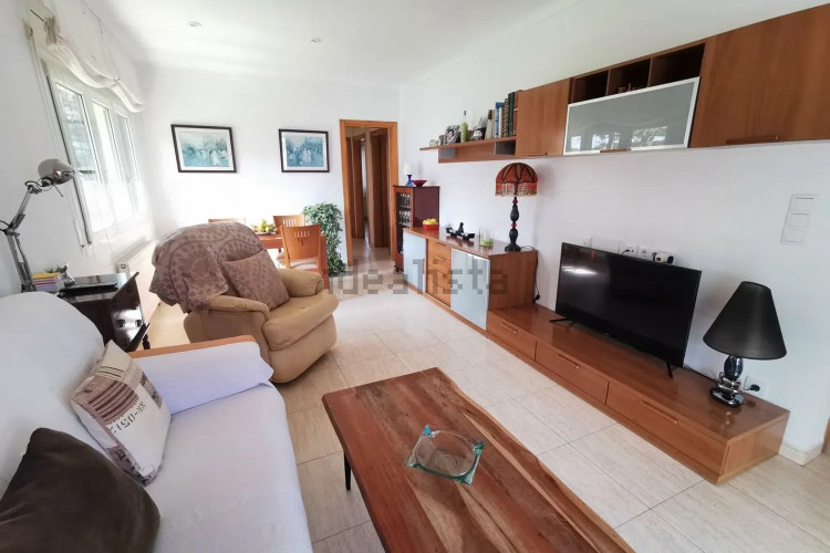 CASA UNIFAMILIAR CON PISCINA PRIVADA, GARAGE, MUY SOLEADA EN L'ESCALA