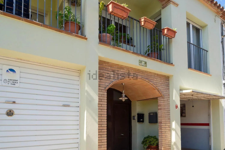 Chalet pareado en calle Tossa
