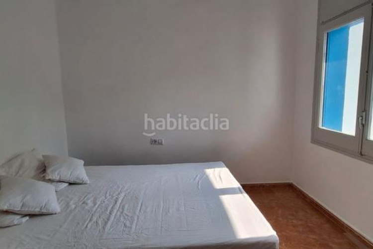 Casa pareada espaciosa casa con jardín y jacuzzi, zona cala montgó en Escala (L´)