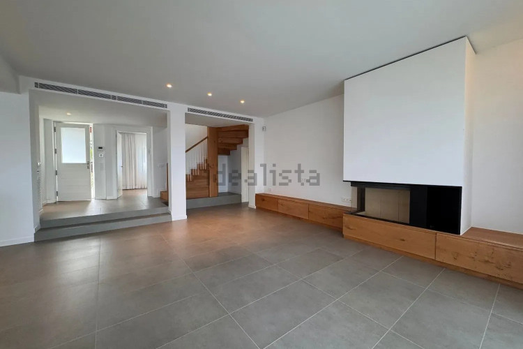 Chalet pareado en avenida Riells